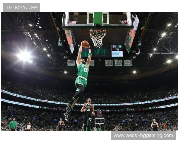 里斯的技术犯规领袖:球场争议行为对球队氛围的影响 里斯的技术犯规领袖:球场争议行为对球队氛围的影响